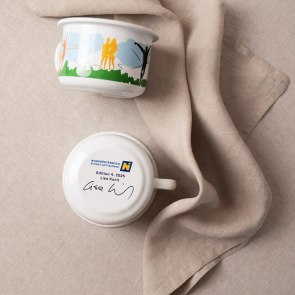 Tasse im Design von Lisa Kunit, © Niederösterreich Werbung/Stefanie Winter Niederösterreich Tasse designt von Lisa Kunit