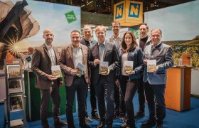 (v.l.n.r.): Adi Aigner (Donau Niederösterreich), Andreas Purt (Mostviertel), Hannes Steinacker (Weinviertel), Michael Duscher (Niederösterreich Werbung), Marcus Linford (Wienerwald), Mariella Klement-Kapeller (Wiener Alpen), Klemens Wögerer (Niederösterreich CARD), Tom Bauer (Waldviertel) , © FK Visuals (v.l.n.r.): Adi Aigner (Donau Niederösterreich), Andreas Purt (Mostviertel), Hannes Steinacker (Weinviertel), Michael Duscher (Niederösterreich Werbung), Marcus Linford (Wienerwald), Mariella Klement-Kapeller (Wiener Alpen), Klemens Wögerer (Niederösterreich CARD), Tom Bauer (Waldviertel) , © FK Visuals