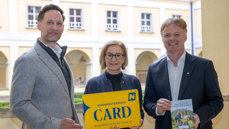 Klemens Wögerer (GF Niederösterreich-CARD), Landeshauptfrau Johanna Mikl-Leitner, Michael Duscher (GF Niederösterreich Werbung), © NLK_Filzwieser Klemens Wögerer (GF Niederösterreich-CARD), Landeshauptfrau Johanna Mikl-Leitner, Michael Duscher (GF Niederösterreich Werbung), © NLK_Filzwieser
