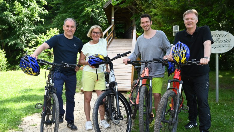 Pressegespräch und Radtour von Baden bis Heiligenkreuz
v.l.n.r.: Vito Cecere (Botschafter der Bundesrepublik Deutschland in Österreich), Landeshauptfrau Johanna Mikl-Leitner, Felix Neureuther, Michael Duscher (Geschäftsführer Niederösterreich Werbung), © Sonja Pohl
