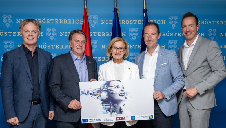 v.l.n.r.: Michael Duscher (Geschäftsführer Niederösterreich Werbung),  Wolfgang Ecker (Präsident WKNÖ), Landeshauptfrau Johanna Mikl-Leitner, Mario Pulker (Spartenobmann WKNÖ), Lukas Reutterer (Geschäftsführer Haus der Digitalisierung), © NLK/ Khittl