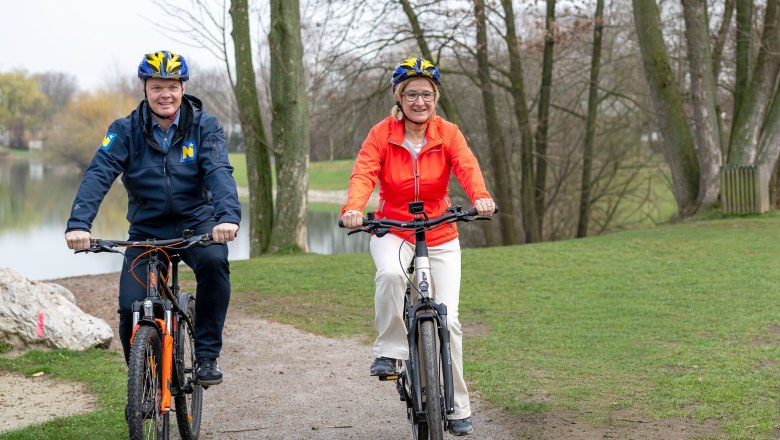 Landeshauptfrau Johanna Mikl-Leitner (re) und Michael Duscher, Geschäftsführer der Niederösterreich Werbung (li), © NLK/ FIlzwieser