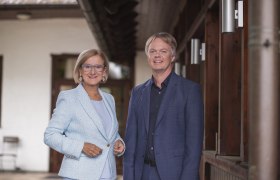 Landeshauptfrau Johanna Mikl-Leitner und Michael Duscher, Geschäftsführer NÖ Werbung, freuen sich über Nächtigungsplus im Mai, © Daniela Matejschek