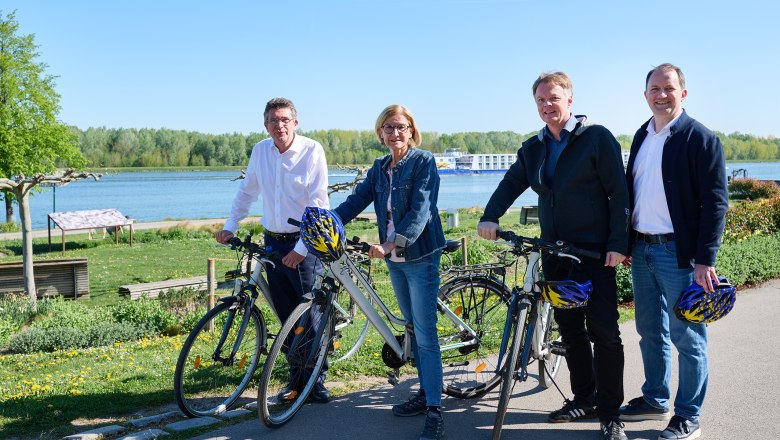 v.l.n.r.: Peter Eisenschenk &ndash; B&uuml;rgermeister Tulln, Landeshauptfrau Johanna Mikl-Leitner, Michael Duscher &ndash; Gesch&auml;ftsf&uuml;hrer Nieder&ouml;sterreich Werbung, Bernhard Schr&ouml;der &ndash; Gesch&auml;ftsf&uuml;hrer Donau Nieder&ouml;sterreich Tourismus, &copy; NLK Pfeiffer