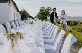Tafeln in der Kellergasse „Alte Geringen“ in Ketzelsdorf , © Weinviertel Tourismus / Creating Click 