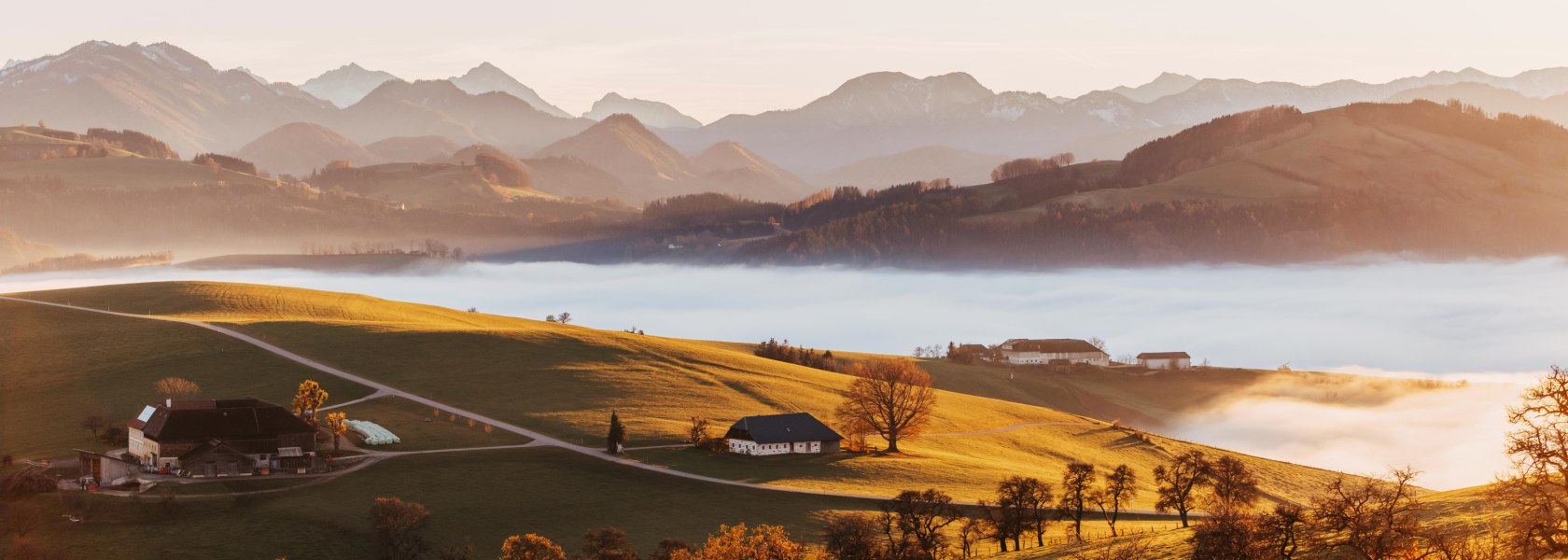 Herbstlandschaft im Nebel, Blick Voralpen