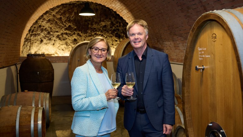 Landeshauptfrau Mikl-Leitner und Geschäftsführer Michael Duscher im Finale des Weinherbst Niederösterreich, © NLK Pfeiffer