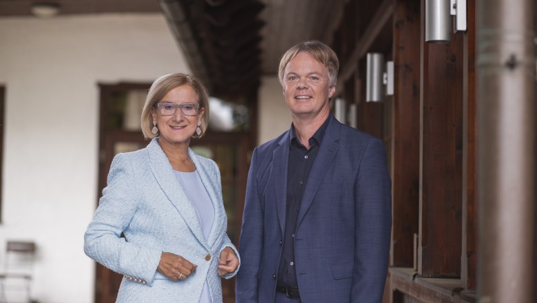Landeshauptfrau Johanna Mikl-Leitner und Michael Duscher, Geschäftsführer NÖ Werbung, freuen sich über Nächtigungsplus im Mai, © Daniela Matejschek